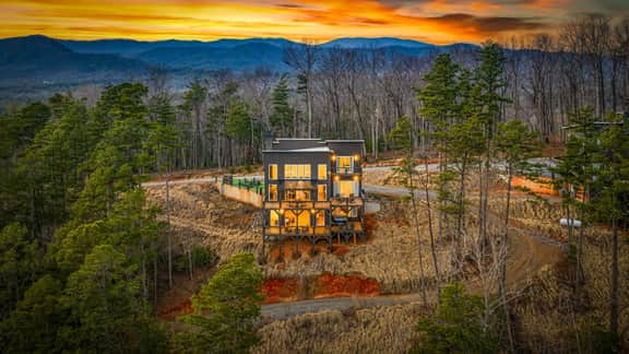 Blue Ridge Mountain Escape - 824
