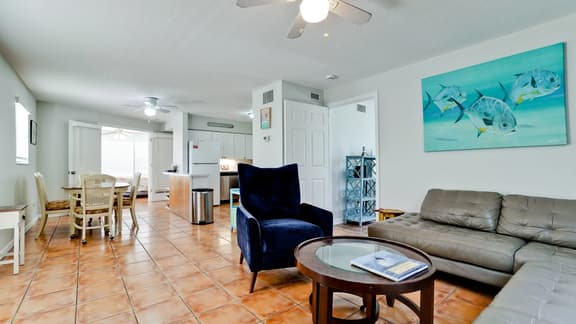 Holmes Getaway - 304B